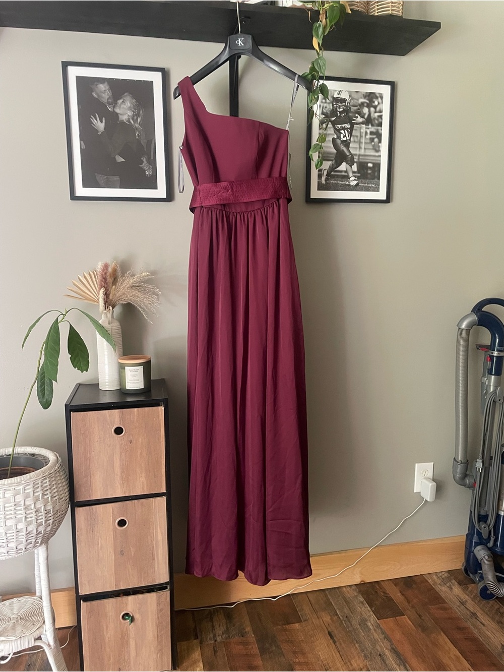 Elegant One-Shoulder Burgundy Evening Dress